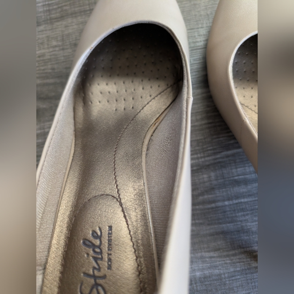 Life Stride Women's Size 8 Nude Heels - Picture 11 of 16